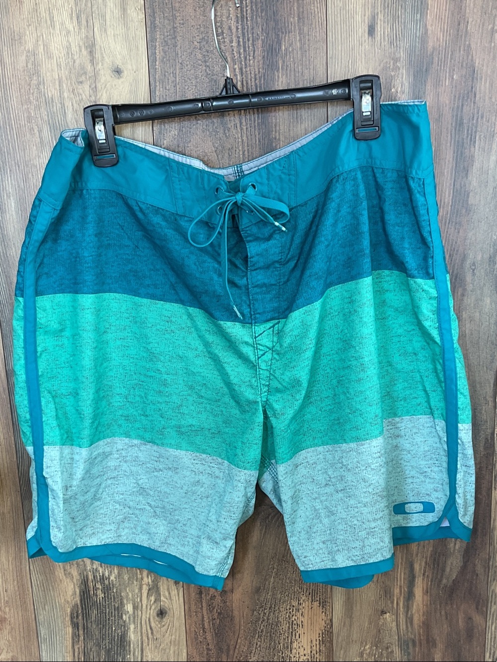 Oakley Men's Teal & Aqua Colorblock Swim Board Shorts 38 315B